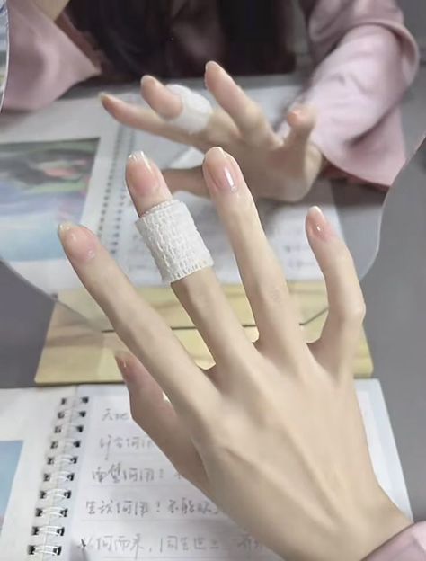 Goals Inspiration, Hand Reference, Pretty Hands, Hand Model, Body Inspiration, Pale Skin, Dream Body, Perfect Body, Glow Up?