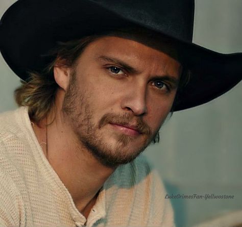 Luke Grimes as Kayce Dutton in Yellowstone Kayce Dutton, Yellowstone Series, Luke Grimes, Cole Hauser, My Standards, Country Men, Hot Actors, Famous Faces, Good Looking Men