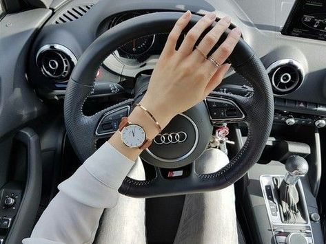 Luxury Cars For Women, Cars For Women, Allroad Audi, Dream Cars Audi, Luxury Cars Audi, Drivers Education, Girls Driving, New Luxury Cars, Audi R8 V10