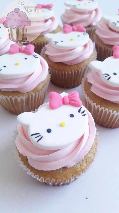 Gateau Hello Kitty, Hello Kitty Treats, Hello Kitty Cake Ideas, Ideas Para Decorar Una Fiesta, Tort Hello Kitty, Ideas Para Cumpleaños, Bolo Da Hello Kitty, Cake Hello Kitty, Hello Kitty Birthday Theme