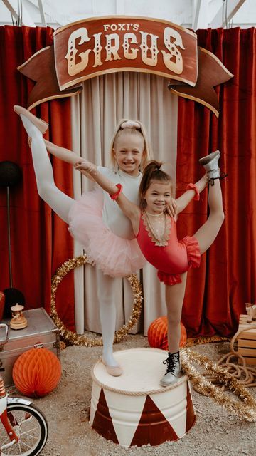 Old World Circus Theme, Acrobat Halloween Costume, Circus Backdrop Ideas, Circus Themed Photoshoot, Circus Theme Photoshoot, Three Ring Circus Birthday Party, Circus Theme Party Outfits, Circus Photoshoot, Circus Backdrop