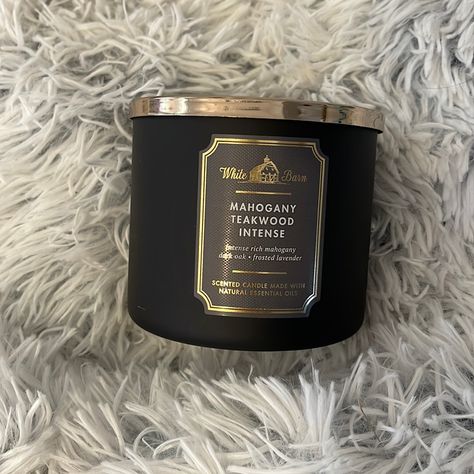 Mahogany Teakwood Intense Price Is Firm. Bath And Body Works Candles Mahogany, Smell Good Candles, Candle For Men, Room Decor Candles, Scent Aesthetic, Men Candle, Mahogany Teakwood Candle, Candle Aesthetics, Candles For Men