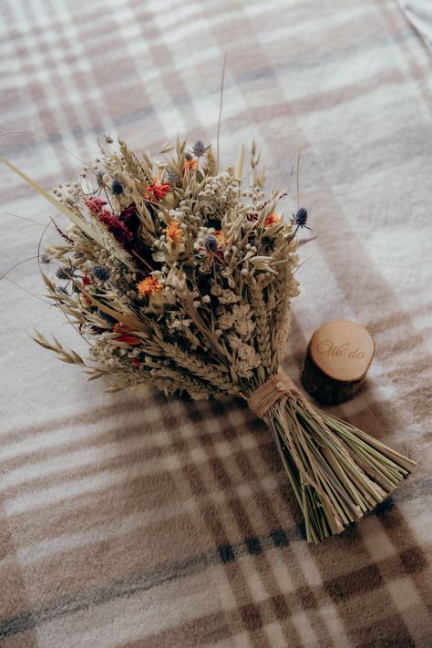 Dried Flower Wedding, Alternative Wedding Photography, Autumnal Wedding, Dried Flowers Wedding, Wedding Playlist, Dried Bouquet, Wedding Photography Packages, Dried Flower Bouquet, Morning Wedding