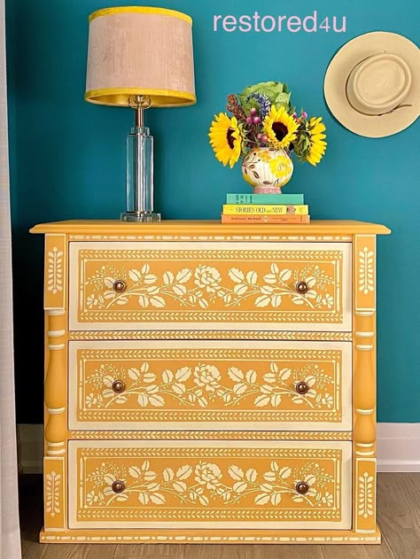 Stenciled Furniture Ideas, Scandinavian Dresser, Retro Furniture Makeover, Vintage Hand Painted Furniture, Yellow Dresser, Boho Dresser, Dresser Styling, Hand Painted Dressers, Boho Yellow