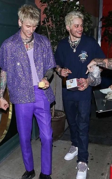 Pete Davidson Style, Pete Davidson Outfits, Vmas Dress, Punk Boy, Colson Baker, Streetwear Men Outfits, Celebrities Male, Fitness Inspo, Celebrity Crush