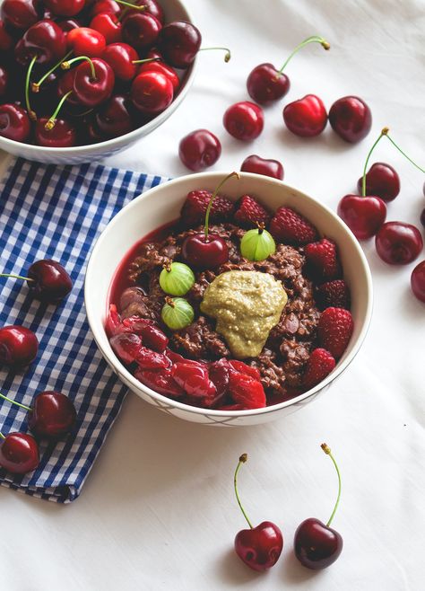 Cherry+Chocolate+Oatmeal+via+@healthfulideas Chocolate Cherry Oatmeal, Cherry Compote Recipe, Oatmeal Cereal, Cherry Oatmeal, Cherry Cordial, Compote Recipe, Cherry Sauce, Healthy Vegan Breakfast, Cherry Chocolate