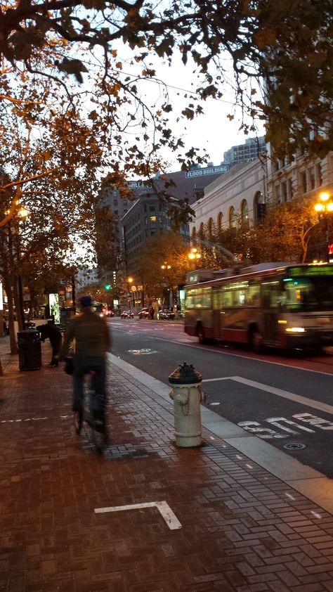 San Francisco Street Life, City Streets, Downtown Autumn In San Francisco, San Francisco In The Fall, Autumn San Francisco, San Francisco Fall Aesthetic, Fall San Francisco, Fall In San Francisco, Rainy San Francisco, San Francisco Winter, San Francisco Homes