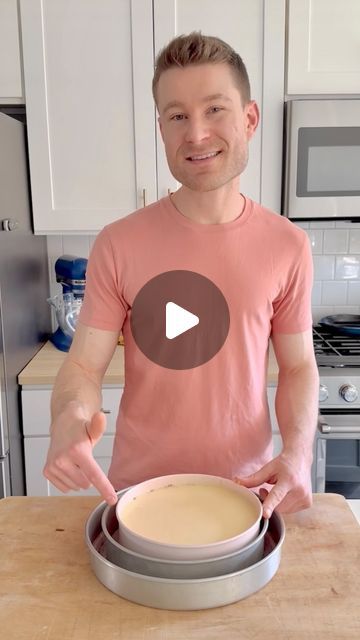 Dan Langan on Instagram: "Baking cheesecake in a water bath is my go-to method for a perfectly baked cheesecake, but using a springform pan can make this tricky. Even the best springform pans can leak and cause your cheesecake crust to become soggy, but here’s an easy fix! Just place your springform into a slightly larger pan BEFORE placing the nested pans into the water bath. If you’ve avoided a water bath before let this be a sign to give it a try, for a perfectly baked cheesecake that is less likely to crack! #cheesecake #waterbath #springform #cheesecakes #bakinghacks #baking" Baking Cheesecake, Cheesecake Pan, Pie Baking, Cheesecake Crust, Baked Cheesecake, How To Make Cheesecake, Into The Water, Bake Off, Springform Pan