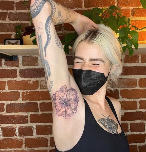 Armpit Tattoo, Underarm Tattoo, Tattoed Girls, Diy Backyard Landscaping, Tattoos And Piercings, Flower Tattoo, Amazing Women, Tatting, Piercings