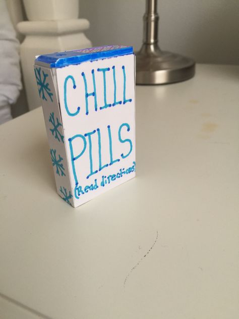 Make "chill pills" out of a tic-tac box! Great for high schoolers with loads of homework! Tic Tac Box Crafts, Box Crafts, Chill Pill, Tic Tac, Homework, Canning, Quick Saves, Art