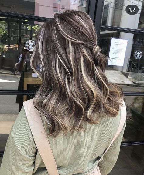 Brown Hair With Lowlights, Underlights Hair, Hair With Lowlights, Hair Color Underneath, Brown Hair Inspo, Brunette Hair With Highlights, Chocolate Brown Hair, Hair Streaks, Dark Hair With Highlights