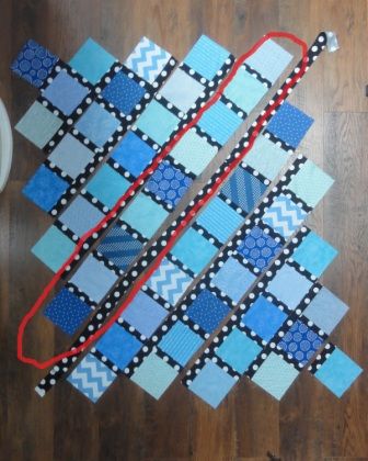 Modern Baby Lattice Quilt Tutorial - Free Quilt Pattern - Darcy Quilts Kira Quilt Tutorial, Quilt Lattice Ideas, Bakers Lattice Quilt Pattern, Free Lattice Quilt Pattern, Lattice Quilt Pattern, Scrappy Lattice Quilt Pattern Free, Scrappy Lattice Quilt Pattern, Triangle Angles, Lattice Quilt