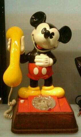 Want want want want want <3 Mickey Mouse Phone, Antique Phone, Mickey Mouse Design, Old Phone, Childhood Toys, Mickey Minnie Mouse, Disney Toys, The Good Old Days, Pluto The Dog