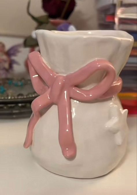 Coquette Ceramic Ideas, Coquette Clay Ideas, Coquette Clay Art, Cute Ceramics Ideas Projects, Coquette Ceramics, Ceramics Projects Ideas, Bow Pottery, Coquette Pottery, Simple Ceramic Projects