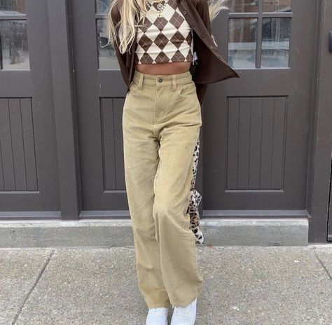 Brown Flares Outfit, Light Brown Jeans Outfit, Light Brown Pants Outfit, Aesthetic Brown Outfits, Style Brown Pants, How To Style Brown Pants, Brown Jeans Outfit, Flares Outfit, Checkered Outfit