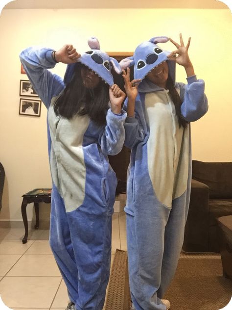 Matching Halloween Costumes For 2, Halloween Costumes For 2, Best Friend Onesies, Friends Advice, Best Friends Movie, Pajama Day At School, Matching Onesies, Bff Matching Outfits, Matching Halloween Costumes