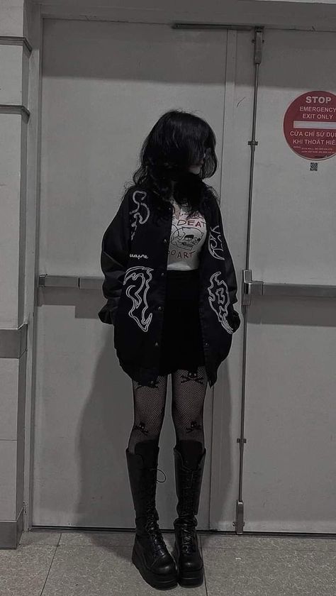 Goth Outfits Winter, Soft Goth Outfits, Alt Girl Outfits, Soft Grunge Outfits, Goth Fits, Edit Capcut, Alt Outfits, Emo Outfits, Swaggy Outfits