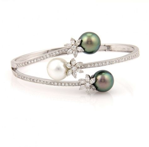 18K White Gold, South Sea & Tahitian Pearl Diamond Bangle Bracelet - This piece is finely crafted from solid 18K white gold. It features 2 gorgeous Tahitian pearls, 1 south sea pearl, and 3.06ctw of sparkling diamonds. This piece just looks striking on the wrist. Wedding Jewelry Gold, Pearl Bangles, Pinterest Jewelry, Elegant Wear, Necklaces Diamond, White Gold Bangle, Diamond Bangles, Diamond Bangle Bracelet, Jewelry Advice