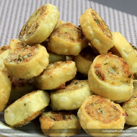 Aloo bhakarwadi, a traditional recipe from Maharashtra and Gujarat can be prepared as a snack.  Recipe in English- http://indiangoodfood.com/16-samosa-pinwheel-recipe.html (copy and paste link into browser)  Recipe in Hindi- http://nishamadhulika.com/1290-samosas-pinwheel-recipe.html (copy and paste link into browser) Bhakarwadi Recipe, Samosa Pinwheels, Pinwheel Recipe, Pinwheel Recipes, Easy Snack Recipes, English Food, Samosa, Pretzel Bites, Traditional Food