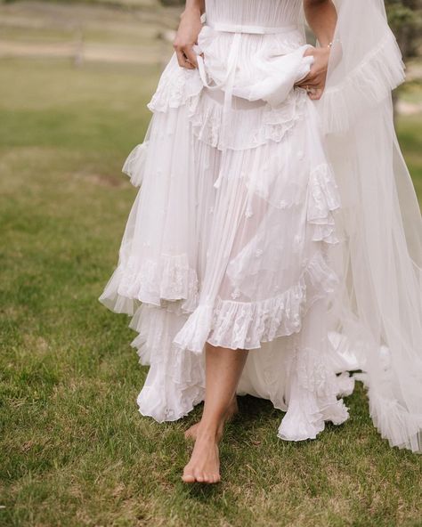 CEDAR & PINES | barefoot + breezy. I think @taylor_hill created a whole summer bride vibe. can’t wait to frolic through these mountains again this… | Instagram Ranch Wedding Dress, 90s Wedding Dress, Barefoot Bride, Summer Bride, Taylor Hill, April 11, Bride Look, Ranch Wedding, Night Dress