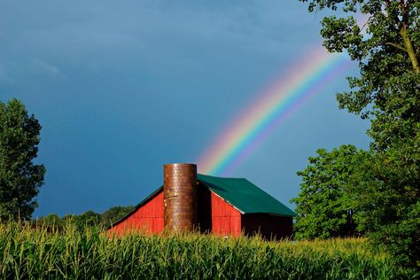 Whether taken in a national park or their own backyards, these amazing pictures from readers are sure to inspire you. Rainbow Landscape Photography, Ranches Living, Rainbow Photography, Rainbow Pictures, Atmospheric Phenomenon, Rainbow Photo, Real Rainbows Sky, Summer Jobs, National Park Photos