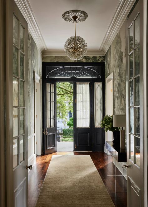 Tour a New Orleans Home, Where Breezy Style Meets Italian Panache | Architectural Digest New Orleans Home Aesthetic, New Orleans Apartment Interior, Italian Foyer, New Orleans Decor Interiors, New Orleans Houses Interior, New Orleans Homes Interior, New Orleans Style Decor, New Orleans Aesthetic Interior, New Orleans Interior