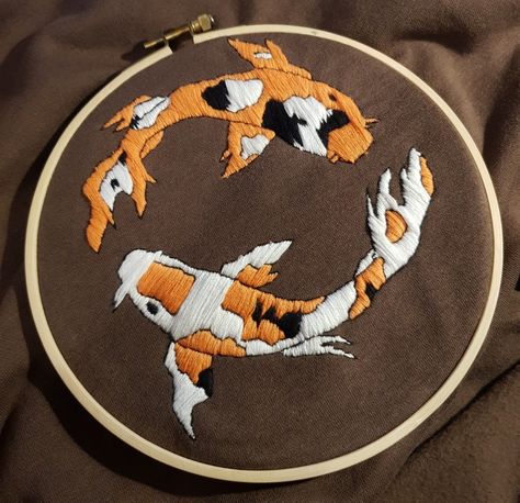 Here is the end of my first big project. I am pretty happy with the result, especially for my first time. I will complete this sweater with two drawings on the sleeves that I will show later. I can't wait to finish it so that I can move on to my next idea! <3 #koifish #embroidery #yingyang #animals Ying Yang Embroidery, Koi Fish Embroidery Pattern, Yin Yang Embroidery, Koi Embroidery, Koi Fish Yin Yang, Fish Yin Yang, Book Cover Diy, I Am Pretty, Embroidery Template