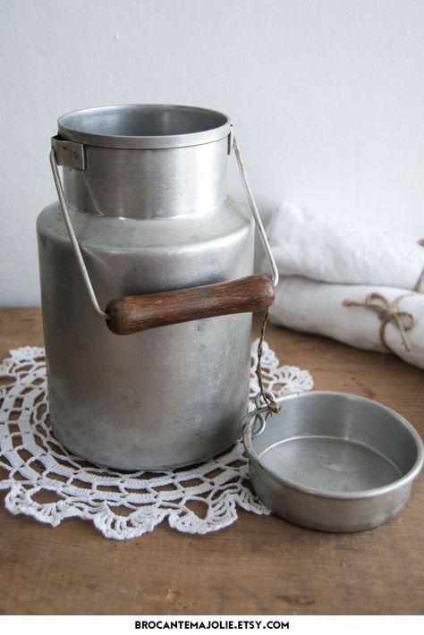 Feel transported to France with this antique milk can and give your home an authentic French country style. This vintage milk can from 60s will easily find its place in a French country home! It can be used as a decoration or as an utensils holder or a flower pot!. Click trough to shop it now ! #brocantemajolie #milkcan #farmhousedecor #frenchcountry #primitivedecor French Country Color Palette, Antique Milk Can, French Country Colors, French Country Farmhouse Decor, Classic Dining Table, Vintage Milk Can, Country Garden Decor, Antique French Country, Unique Backsplash