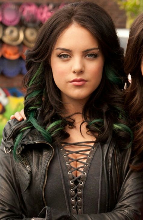 Elizabeth Gillies starring as Jade West in Victorious Elizabeth Gillies Victorious, Jade Victorious, Jade West Victorious, Jewel Staite, Liz Gilles, Soft Grunge Hair, Black Metal Girl, Jade West, Liz Gillies