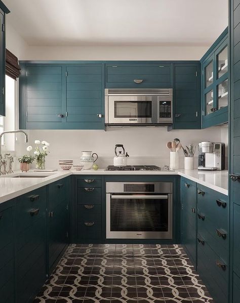 Peacock Blue Kitchen Cabinetry with Plank Doors - Transitional - Kitchen Mid Century Modern Apartment, Modern Apartment Interior, Teal Kitchen, Blue Kitchen Cabinets, U Shaped Kitchen, Casa Vintage, Blue Cabinets, Kitchen Views, White Countertops