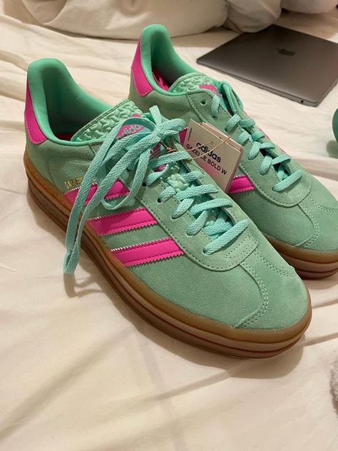 Green And Pink Sambas, Pink And Green Adidas, Satellite Stompers, Green Adidas Shoes, Green Adidas, Cute Nike Outfits, Winter Fashion Outfits Casual, Adidas Shoes Women, Adidas Spezial