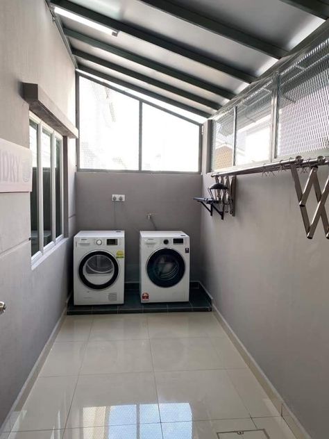 Outdoor Laundry Rooms, Dirty Kitchen Design, Dirty Kitchen, Stylish Laundry Room, Laundry Room Layouts, Laundry Design, Modern Laundry Rooms, Laundry Room Inspiration, Minimal House Design