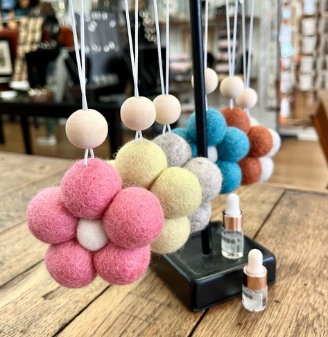 Check out these cute felted air fresheners from @mountainmommathreads ! And each comes with a little bottle of scented oil - just a few drops on the daisy and your car will smell wonderful! #airfreshener #felted #feltedairfreshener #shopsmallbusiness