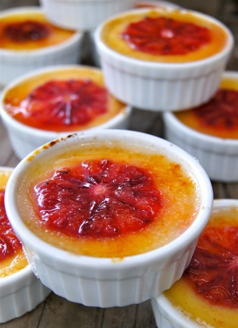 Blood Orange-Champagne Crème Brûlée screams Valentine's Day. From the vibrant red citrus, to the bubbly in the rich and creamy custard, this is a dessert to remember! Creme Brulee Recept, Blood Orange Recipes, Chocolate Creme Brulee, Orange Champagne, Weekend Recipes, Creme Brulee Recipe, Brulee Recipe, Valentines Day Desserts, Orange Recipes