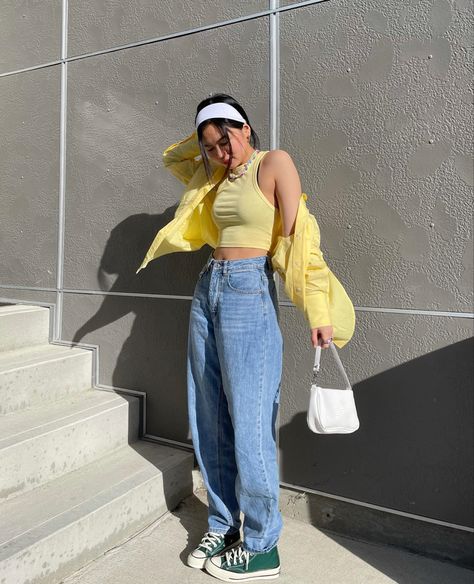 Highwaist Jean Outfits, Yellow Tank Top Outfit, Yellow Converse, Jeans And T Shirt Outfit, Forest Aesthetic, Yellow Tank Top, Tank Top Outfits, Pastel Fashion, Sunny Weather