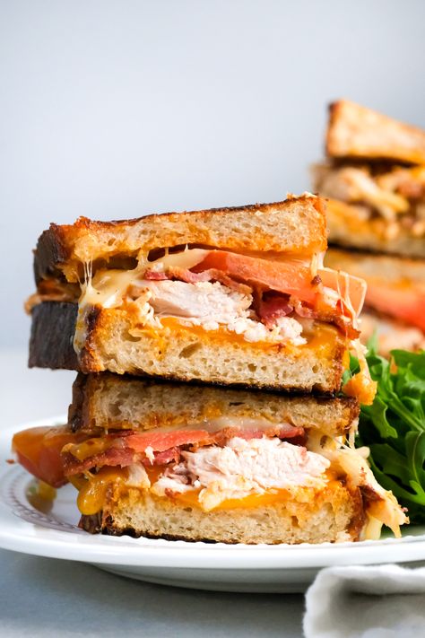 Use up the leftover chicken in your fridge and whip up this chipotle chicken bacon toastie sandwich for lunch with a bowl of soup! Toastie Sandwich, Chipotle Chicken Sandwich, Panera Recipes, Fancy Grilled Cheese, Leftover Rotisserie, Sandwich Wraps, Grilled Turkey, Leftover Rotisserie Chicken, Chicken Sandwich Recipes