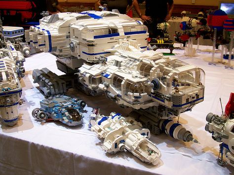 PCS Ship,  Brickfest 2006. Photo by Bill Ward | #Lego #Spaceship Lego Classroom, Space Lego, Bill Ward, Lego Buildings, Lego Spaceship, Lego Ship, Awesome Lego, Lego Mechs, Lego Craft