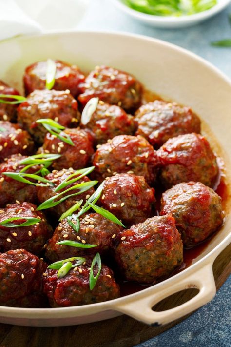 Sweet Brown Sugar BBQ Meatballs. Bbq Meatball Recipes, Bbq Grape Jelly Meatballs, Homemade Grape Jelly, Bbq Meatball Recipe, Grilled Chicken Sandwich Recipes, Cheese Stuffed Meatballs, Bbq Meatballs, Glazed Meatballs, Honey Balsamic