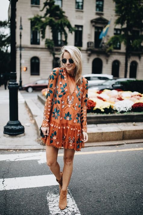 Teen Diy, Look Hippie Chic, Mode Tips, Boho Summer Outfits, Blazer Outfit, Dress Out, Mode Inspiration, Street Styles, Embroidered Dress