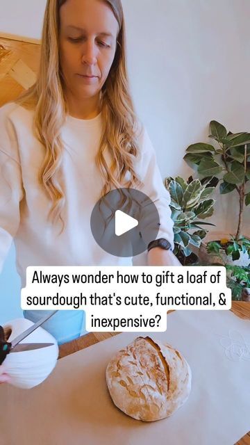 NIKKI✨️Nourishing Homemaker + 17yr Milspouse on Instagram: "Carb gifting??👇🏻  First, SAVE this so it's easy to come back to when you wrap your loaf of bread!  I LOVE giving gifts & making someone else feel amazing!  So gifting a beautiful loaf of soul food like sourdough is just pure happiness for me!   There's just something about working with your hands and putting in the time to create something beautiful that nourishes your friends & family!  I also LOVE wrapping gifts!! One of my favorite things about Christmas time is gift wrapping!  I've tried different ways on gifting bread, sometimes using a paper plate, plastic wrap, tea towels, or even a bread bag. But, nothing looked very cute!  Until I figured out how to wrap a loaf like a gift! I like to use unbleached parchment paper, cute Best Bread To Give As Gift, How To Wrap Loaf Of Bread, Artisan Bread Gift Packaging, How To Wrap Homemade Bread For A Gift, How To Package Bread As A Gift, How To Wrap A Loaf Of Bread In Parchment Paper, How To Wrap Bread With Parchment Paper, Gift Sourdough Bread, How To Wrap A Loaf Of Bread As A Gift