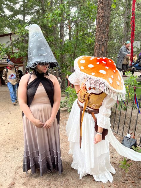 Mushroom Person Costume, Mushroom Ren Faire Costume, Mushroom Witch Cosplay, Mushroom Renn Faire, Ren Faire Outfits Mushroom, Ren Fair Mushroom Outfit, Renfaire Costume Mushroom, Mushroom Costume Women, Mushroom Cosplay