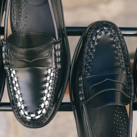 Ready for a ride with @ghbass 🚲 . Weejun weave black Weejun weave black & white . . @royalcheese_shoes #royalcheese #royalcheeseparis #paris #instagram #shopping #men #shoes #royalcheeseshoes #ghbass #moccasins Instagram Shopping, Moccasins, Black White, Paris, Black And White, White, Black, Instagram