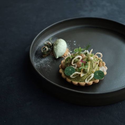 Tomas Lidakevicius on Instagram: “Onion quiche, stilton creme” Quiche Plating, Onion Quiche, Presentation, Plating, Ethnic Recipes, On Instagram, Instagram