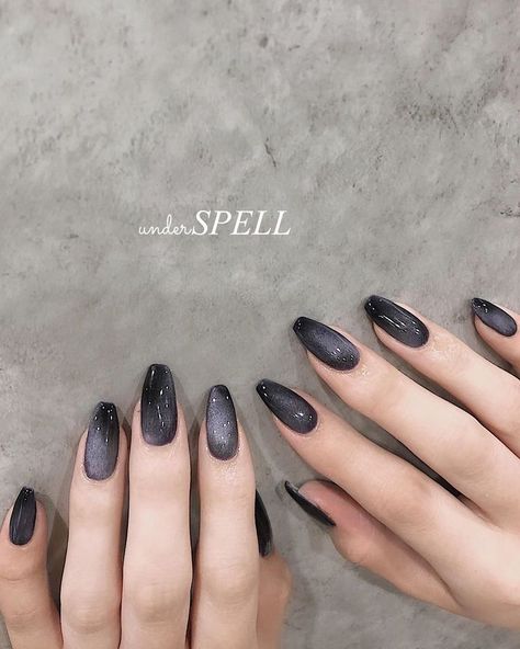 Nail Black Ideas, Dark Cute Nails, Short Alternative Nails, Minimalist Nails Almond Design, Black Magnetic Nails, Black Grey Nails, Black Cat Eye Nails Design, Black Cat Eye Nails, Nails Ideas Black