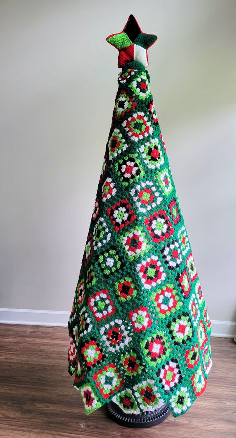 Granny Square Crochet Christmas Tree, Granny Squares Christmas, Granny Square Christmas Tree Pattern, Crochet Granny Square Christmas Tree, Christmas Tree Granny Square, Granny Square Tree, Crochet Granny Square Christmas, Granny Square Christmas Tree, Christmas Granny Square