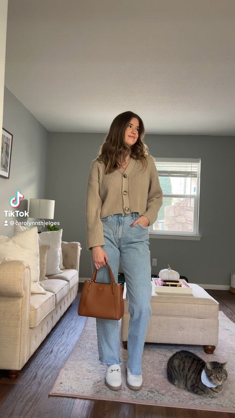 Cropped Cardigan Jeans Outfit, White Platform Loafers Outfit, Short Cardigan Outfit Winter, Cardigan Jeans Outfit, Short Cardigan Outfit, Platform Loafers Outfit, Cardigan With Jeans, Cardigan With Shorts, Loafers Outfit