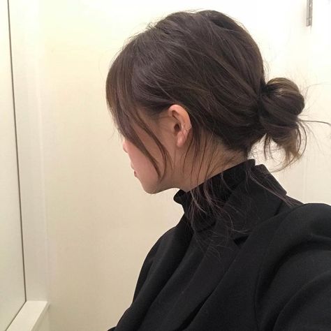 Dark Academia Hairstyle, Academia Hairstyle, Creative Hairstyles, Cut My Hair, Aesthetic Hair, Hair Claw, Pretty Hairstyles, Aesthetic Girl, Hair Looks