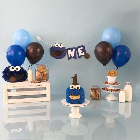 Cookie Monster Half Birthday Photoshoot, Diy 1st Birthday Cake, Cookie Monster First Birthday Photoshoot, Cookie Monster 1st Birthday Photoshoot, Cookie Monster 1st Birthday Balloon Garland, Cookie Monster Cake Smash, Cookie Monster 1st Birthday Smash Cake, Cookie Monster Cake Smash Photography, Monster First Birthday