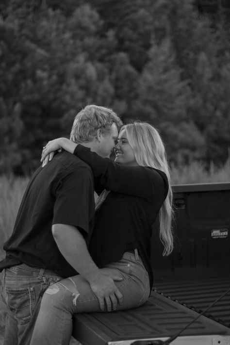 Tailgate Photoshoot Couple, Camo Couple Pictures, His And Her Pictures Ideas, Bf Gf Truck Pictures, Couple Tailgate Pictures, Photo Shoots For Couples, Country Fall Pictures Couple, Couples Pics With Truck, Picture Idea For Couples