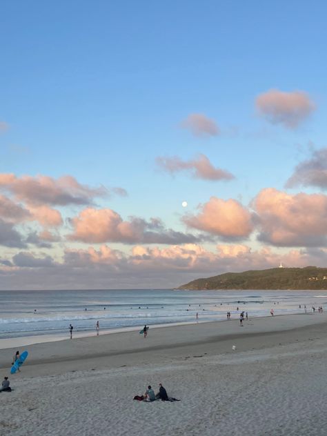 Byron Bay Aesthetic, Chicken Joe, Byron Bay Beach, Bay Photo, Beach At Sunset, Travel Locations, Pretty Sky, Byron Bay, Island Life